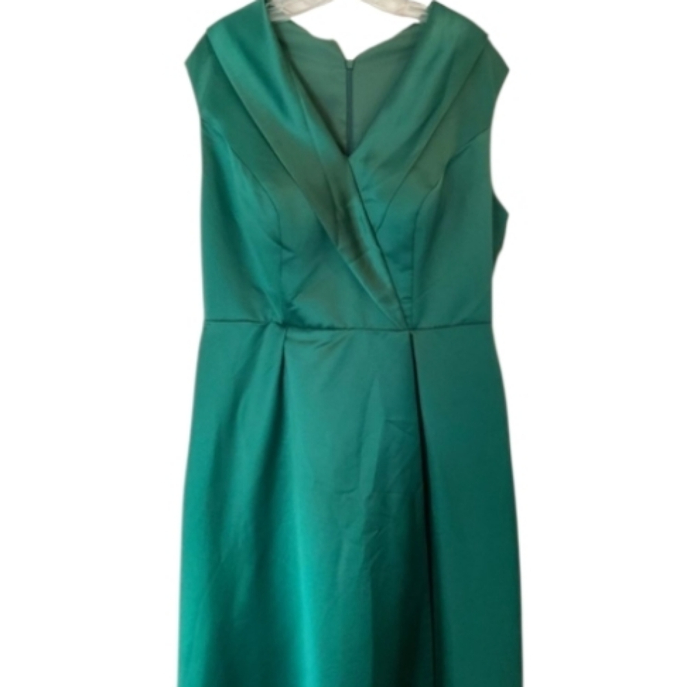 Emerald Satin Plus Maxi Dress - Picture 3 of 8